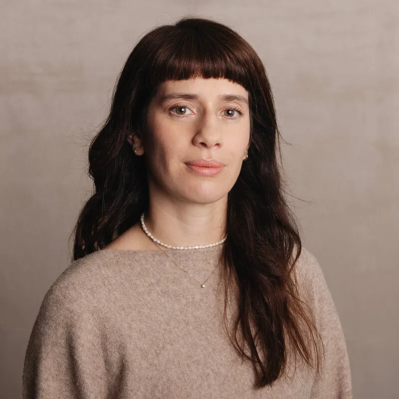 Portrait photo of Babi Brasileiro, Designer