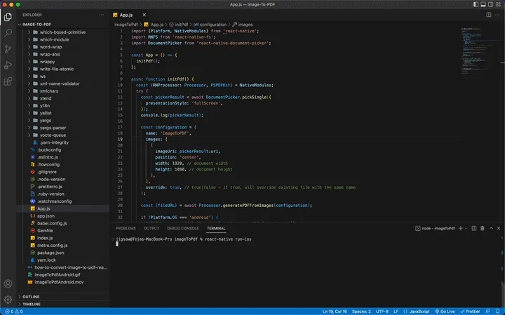 GIF showing the result of react-native run-ios