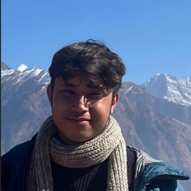 Portrait photo of Vinayak Kamboj, Solutions Consultant